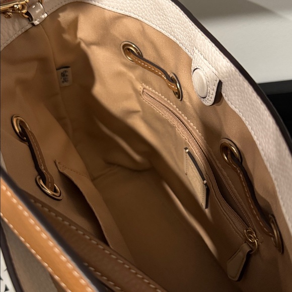 Coach Andy Crossbody Bag with Embossed Carriage Design - Picture 6 of 9